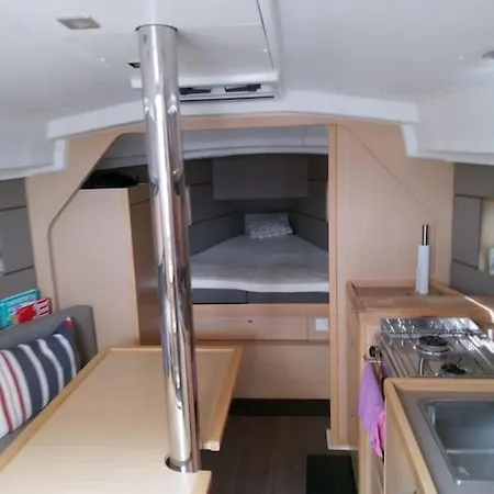 Botel Barco Acogedor En